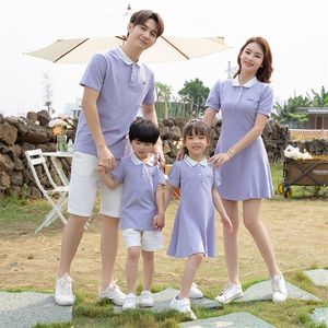 Familjmatchande kläder Familj Matchande outfit Father Son Short Sleeve Polo T-shirt Mother Daughter Dress ljusrosa lila Pure Color Clothing Set 220914