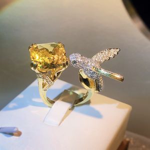 Choucong oryginalny projekt obrączki luksusowe biżuteria 925 Sterling Silver Princess Cut Multi 5A Cubic cyrkon Party Eternity Women Hummingbird otwarty regulowany pierścionek