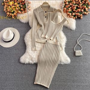 Tv￥delt kl￤nning kvinnor 3 Set Autumn Korean Style Temperament Fashion Suit Plaid Sticked Cardigan Bottoming Camisole kjol 220915