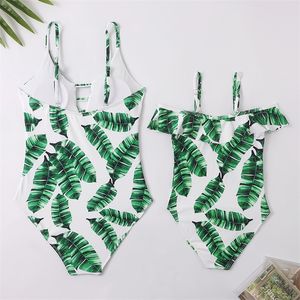 Family Matching Outfits Mother Kids Family Matching Swimsuit Swimming Suit Bikini Set for Daughter and Mom Baby Girls Print Swimwear Women's Beach Wear 220914