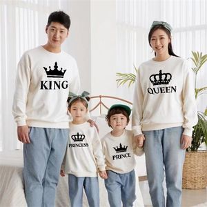 가족 일치 의상이 어울리는 가족 스웨트 셔츠 어머니 아버지 딸 아들 옷 왕 여왕 왕자 공주 셔츠 커플 가을 겨울 의상 220914