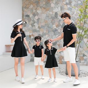 Fam￭lia combinando roupas familiares combinando roupas de ver￣o moda moda roupas m￣e e filha vestidos pai filho shirt
