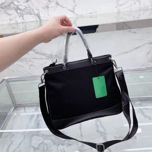 Pastas de luxo bolsas de grife bolsas grandes são feitas de material de náilon de qualidade estilo clássico bolsa de ombro única elegante