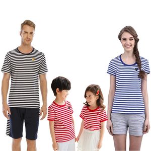 가족 일치 의상 부모-자식 티셔츠 줄무늬 짧은 슬리브 하트 아이 자수면 ONEck 여름 성인 아이 캐주얼 티셔츠 220914
