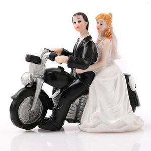 Festlig leverans mode tårta topper brud brudgum på motorcykel harts figur bröllop prydnad alla hjärtans dag engagemang dekor gåva