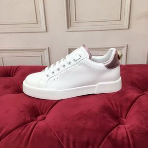 Screener sneaker beige l￤derskor Italien vintage m￤n kvinnor r￶da webbband lyxiga designers sneakers bi-color gummisula klassisk casual sko 35-45 mkjkk00005