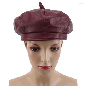 Berety hurtowe 4 kolory pu skórzane kobiety mody damskie czarne czapki stewardess Red Beret Autumn Winter Artist Hats