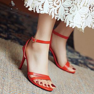 Sandaler Sgesvier Open Toe Red High Heel White Black Heeled Wedding Shoes Strappy aftonklänning Klackar Ladies Summer Summer