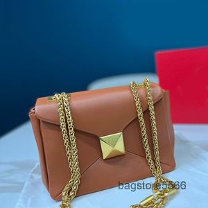 Crossbody Akşam Perçin Çanta Mini Çanta Slayt Zinciri Omuz Çantaları Kadın Flap Çanta Moda Çanta Koyun Derisi Hakiki Deri 6 Renkler Yüksek Q