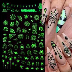 Naklejki do paznokci 3D świetliste naklejki Spider Web Halloween czarny biały świecący w ciemnych artystycznych suwakach folia tatuaż trcy046-054