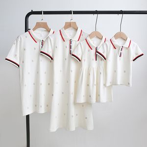 Mutterkleider Papa Sohn Hemden Vater Baby Outfits für Familienpassungskleidung Mutter und Tochter Kleid Schwester Bruder Set 220915