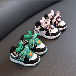 Barnskor första vandrare bekväma barn sneakers designer små pojkar flickor småbarn grön rosa andningsbar baby eur storlek 16-20