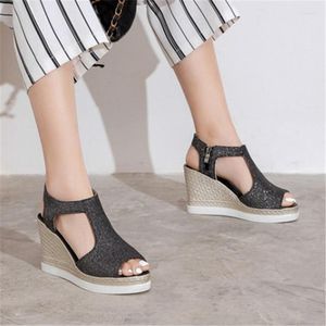 Sandaler Pxelena 2022 Summer Women Wedge High Heels Platform Peep Toe T Strap Shoes Bling Sequined Glitter Comfort Gold Silver 43