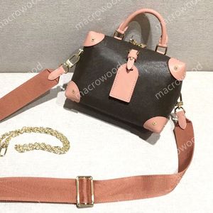 Petite Soft Box Crossbody Bag Designer Handväska Kvinnor axelväskor Luxury Tote Löstagbar metall Dekorativ kedja Läderbagage Tagga Kohide Trim Tygfoder