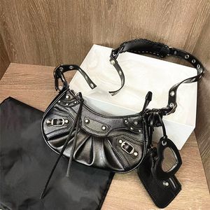 Lyxig designer halvmåne väska dam motorcykelväska Klassiska krokodilpräglade handväskor LE CAGOLE crossbody handväska Pochette clutch Vintage axelväskor handväska