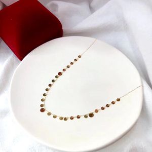 22091006 Kvinnors smycken halsband runda plattor pendent bling bling chocker 40/45 cm au750 gult guld