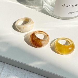 Pierścienie klastrowe Przezroczysty sektor żywicy pierścień Unisex Creative Big Oval Girl w kształcie wentylatora Nieregularny cukier
