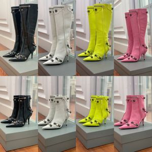 Designer-Cagole-Stiefel für roten Teppich, Lammleder, Schwarz, feinkörniges Lammleder, kniehohe Damen-Stiefel, Nietenschnalle, verzierter seitlicher Reißverschluss, spitz