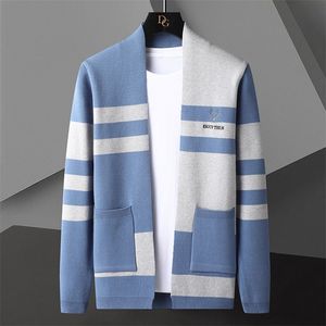 Misto lana da uomo Moda di fascia alta qualità testa di cervo ricamo cardigan lavorato a maglia uomo autunno moda striscia maglione casual cappotto uomo 220915