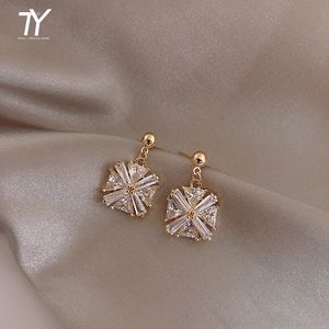 Luxur Crystal Zircon Square Small Earring Hipsters mångsidiga örhängen Fest fokal delikat kvinnliga örhängen