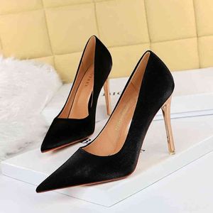 1829-12 Sandaler Style Sexig tunn klack Super High Silk Satin Shallow Mouth Pointed Women's Single Shoes
