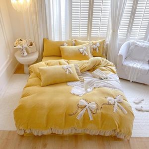 S￤ngkl￤der s￤tter vinter tjock sammet fleece bow broderi prinsessan set spets ruffles quilt/t￤cke t￤cke s￤ng linne monterade ark kuddv￤skor