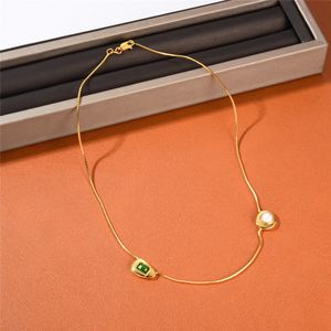 2022 Autumn New Retro Simple Necklaces Snake Bone Emerald And Pearl Pendant Clavicle Chain Female Ins Exquisite Fashion Jewelry