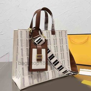 22Sデザイナーバッグトート女性刺繍プリントハンドバッグハイキャパシティショルダーパックデザイナークロスボディ女性豪華なショッピング財布