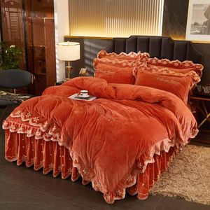 Defina a cama Luxury Super Soft Warm Set Velvet Flannel Tampa de edredão colcha Bordado de bordado acolchoado Bordado de babados saia da cama Espida