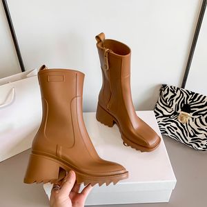 Half Rain Boots Designer Mulheres saltos grossos Cavalias Knight Fashion Fashion Toe Couro macio ￠ prova d'￡gua Inverno ao ar livre Sapato luxuoso