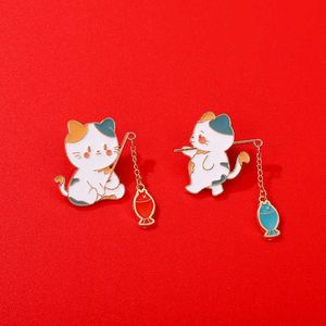 漫画かわいいクリエイティブな子猫釣りブローチ合金クリエイティブニッチデザインセーターバックパックアクセサリーピンバッジ