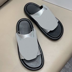 Popular Mens slipper Sandals Show shoes Net Red Star Recommended High end Casual Shoes Classic Generous Versatile Beach Pool Famous Brand designer slippers mules