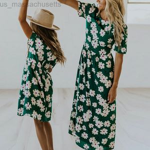 Abiti coordinati per la famiglia Abiti coordinati per la figlia della madre Abiti lunghi Maxi Vestidos Nuovo abito stampato a fiori Abiti da donna a maniche corte a maniche corte L220916