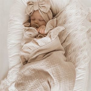 Filtar Swaddling Ins Ruffled Muslin Baby Swaddle för född spädbarnsbäddsorganiska tillbehör Född får filt bomull 220915