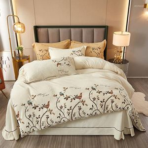 Zestawy pościeli luksusowe amerykańskie hafty kwiatowe i ptakowe ciepłe aksamitne polarowe kołdra łóżko Linen dopasowany arkusz szorska