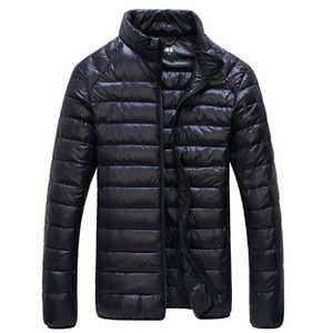 Męskie Parkas Autumn Winter Down Kurtka Men Casual Stojak Kołnierz Ultra Light Parka Płaszcz Przenośna wytrzymałość na białą kaczkę Down Down Jacket 6xl 220916