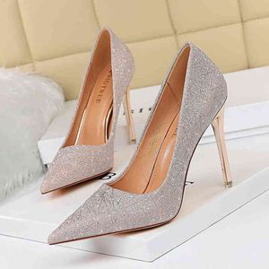 1829-8 Sandals Style Sexy Nightclub High Heels Metal Shallow Mouth Pointed Shining Sequin Cloth Banquet Single Shoes