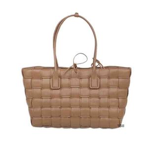 Bottegaa Vendetta Botega Handtaschen Damen 21 Designer Handwebendasche Single Bottegga Schultertasche Tragbare einfache Kapazität Französische Minderheitspendlertasche