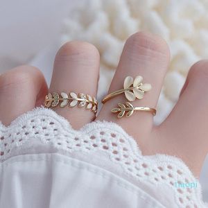 2022 Neue Mode -Cluster -Ringe empfindlicher Schmuck 14K Gold plattiert einstellbarer Kristall für Frauen elegante Opalblätter Engagement Top -Qualität