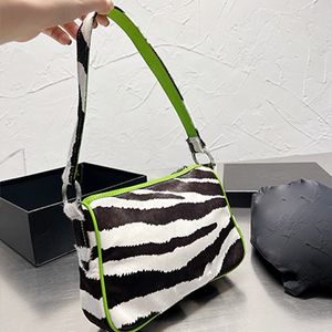 Party Horse Hair Plush Hobo Tote Bag Black and White Zebra Stripe Armpit Axelväskor Silver Hårdvara Logo äkta läder Handväska Letter Kvinnor Fashion Purse