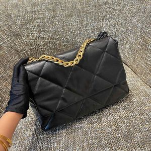 Womens 19 Series Black Jumbo lambskin quiltade väskor klassisk klaffväska med serienummer åldrade silver/guldkedja stor kapacitet f/w utomhus modetrender handväskor 30 cm