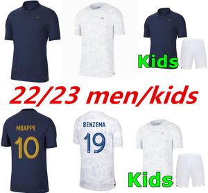 Mbappe Benzema Franse voetbalshirts Griezmann Pogba Giroud Kante Home Away Francia Fans speler voetbal shirts Men Kids Kit Sock