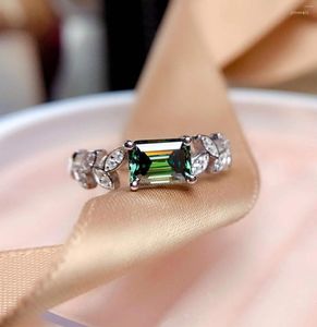 Ringos de cluster 925 Sterling Silver Emerald Cut Mossan Diamond Wedding Ring criado para uma proposta de luxo Mulheres