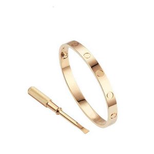 Bracciale a vite amore Braccialetti di design Gioielli di lusso Bracciale da donna Classico 5 0 Lega di acciaio al titanio placcato oro Colori artigianali285Y