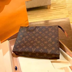 high-quality Travel Toiletry Cosmetic Bags Toilet Pouch 26 CM Beauty Case Wash Bag Women Clutch Monograms Canvas Leather louise Purse vutton Crossbody viuton bag