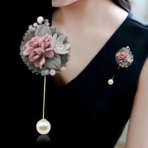 Broscher koreanska söta tyg pärlblomma brosch smycken garn tofs kedja vår sjal korsar lapel pin halsduk spänne kvinnor tillbehör