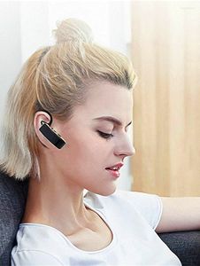 Walkie Talkie 2PCS Ear-Hook Bluetoothミニ屋外ポータブルサロンエルレストランワイヤレス2ウェイラジオ通信機器