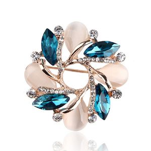 Spilla in cristallo di moda per donna Sciarpa Fibbia Accessori di abbigliamento Fiori Spille in opale Regali di gioielli da donna