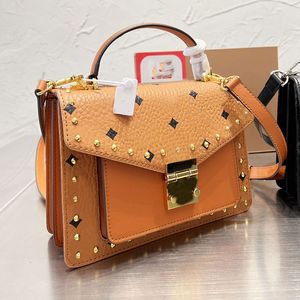 Kadınlar Mesaj Çantası Filp Crossbody Omuz Çantaları Perçin Pu Çantaları Çanta Çanta Lady Moda Metorları Ayarlanabilir Kayışlar