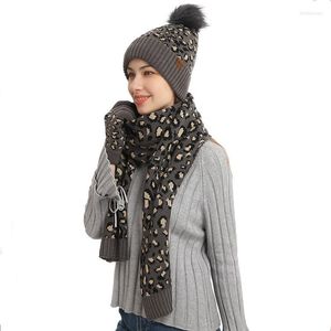 Berets 3-teiliges Set Herbst und Winter Stricken Leopardenmuster Warme Wollmütze Schal Handschuhe